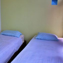 cuarto-2-individual-beds.jpg